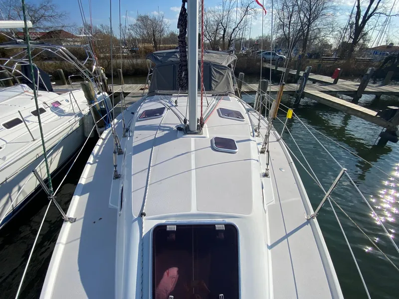 Slide: The Image of 2004 Catalina 350 Glamorgan - 23