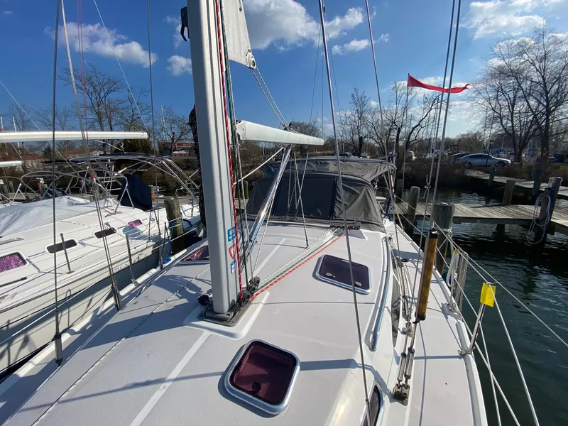 Slide: The Image of 2004 Catalina 350 Glamorgan - 24