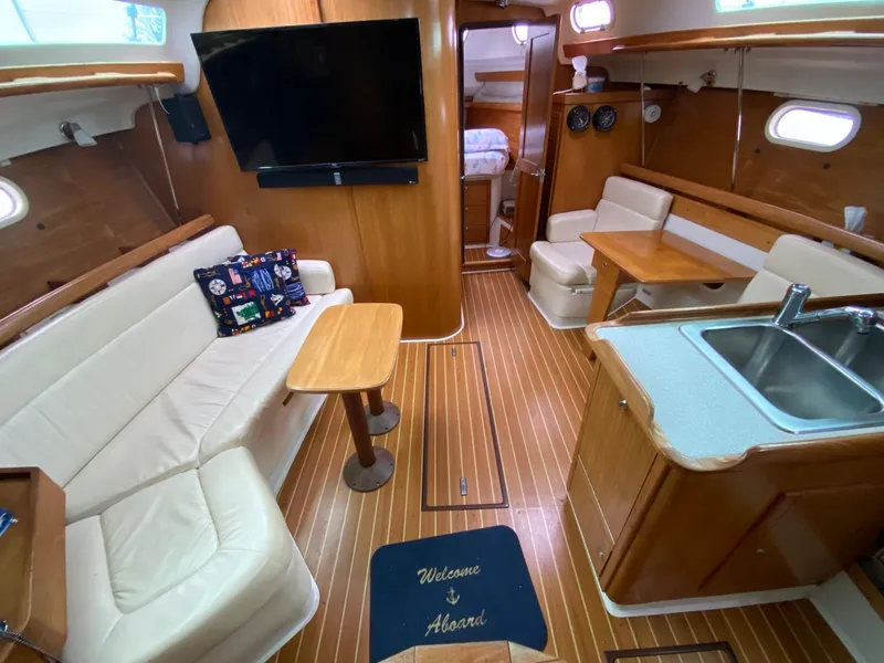 Slide: The Image of 2004 Catalina 350 Glamorgan - 30