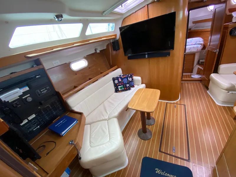 Slide: The Image of 2004 Catalina 350 Glamorgan - 31