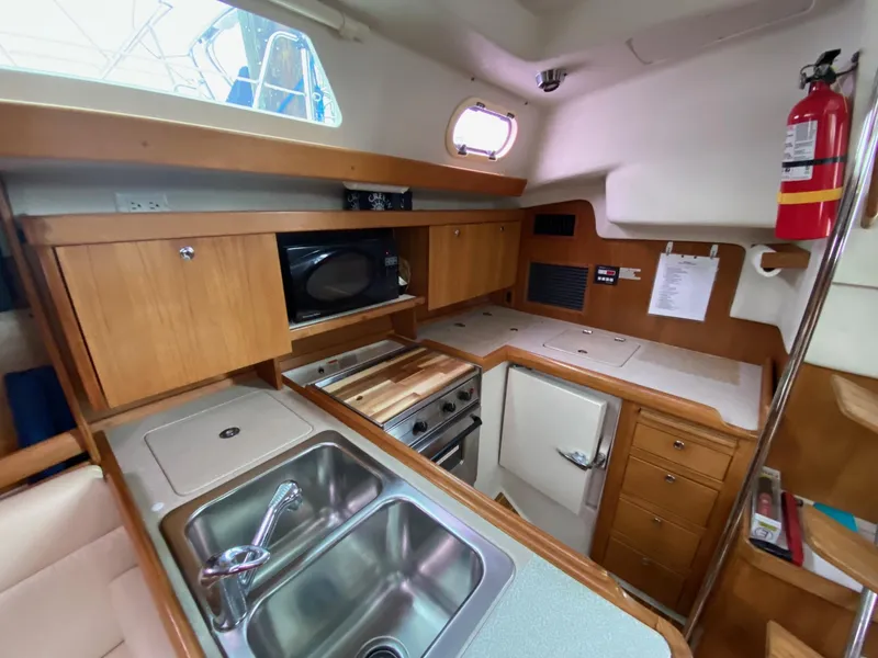 Slide: The Image of 2004 Catalina 350 Glamorgan - 33