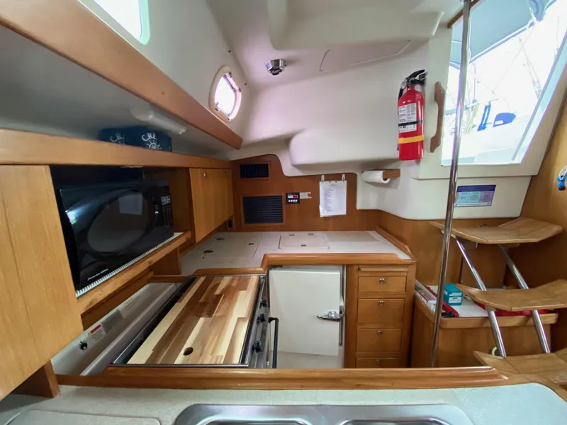 Slide: The Image of 2004 Catalina 350 Glamorgan - 34