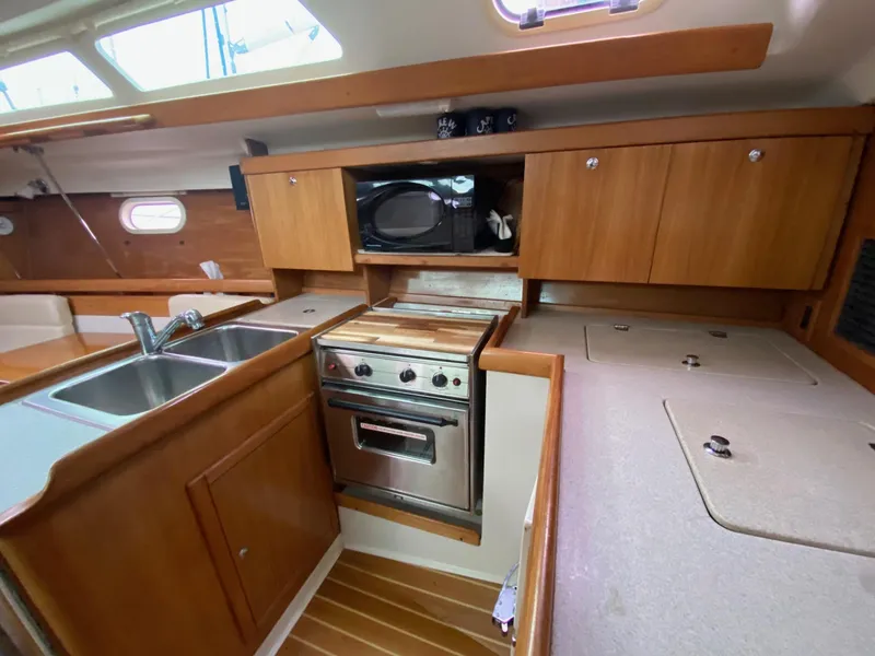 Slide: The Image of 2004 Catalina 350 Glamorgan - 35