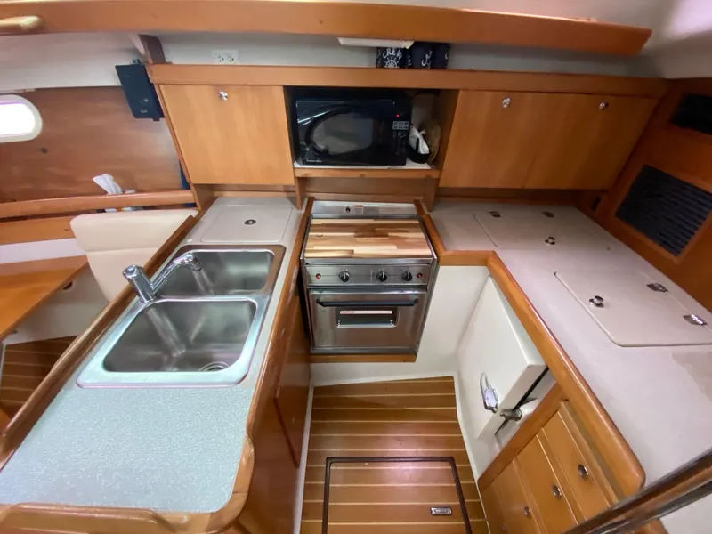 Slide: The Image of 2004 Catalina 350 Glamorgan - 36