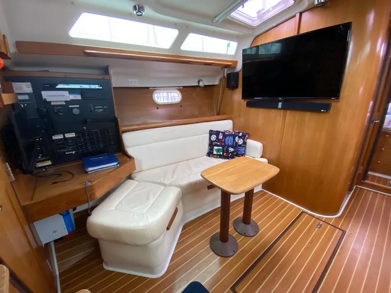 Slide: The Image of 2004 Catalina 350 Glamorgan - 38