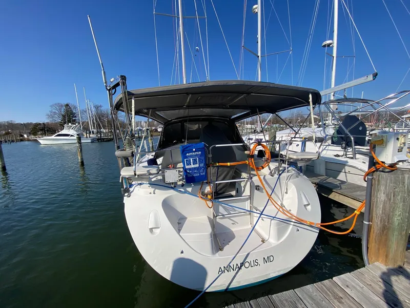 Slide: The Image of 2004 Catalina 350 Glamorgan - 4