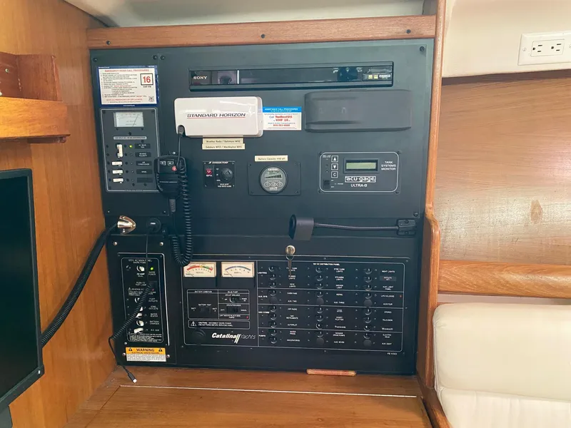 Slide: The Image of 2004 Catalina 350 Glamorgan - 41