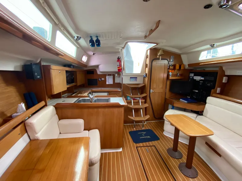 Slide: The Image of 2004 Catalina 350 Glamorgan - 42