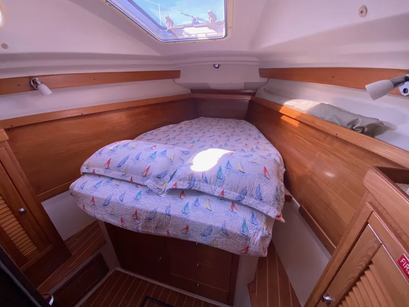 Slide: The Image of 2004 Catalina 350 Glamorgan - 44