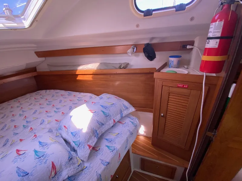 Slide: The Image of 2004 Catalina 350 Glamorgan - 46