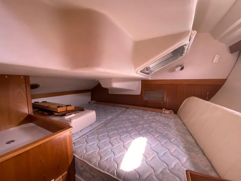 Slide: The Image of 2004 Catalina 350 Glamorgan - 49