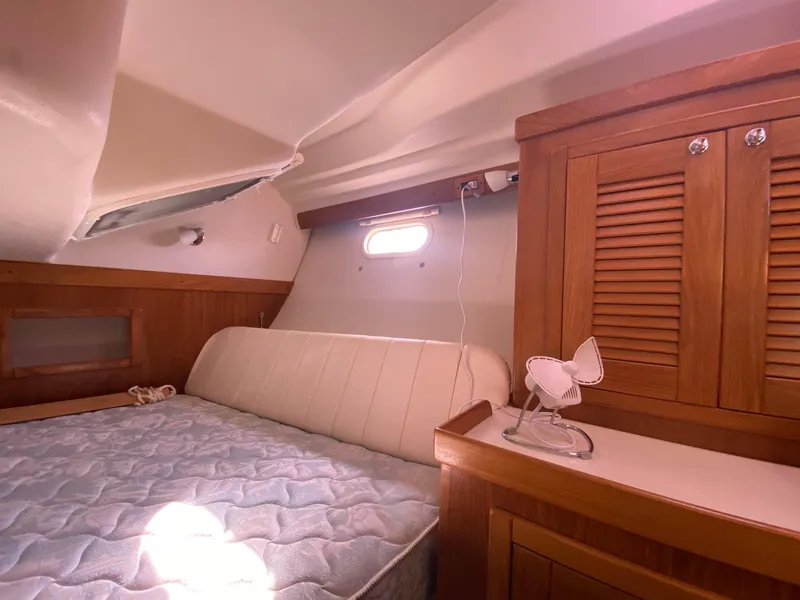 Slide: The Image of 2004 Catalina 350 Glamorgan - 50