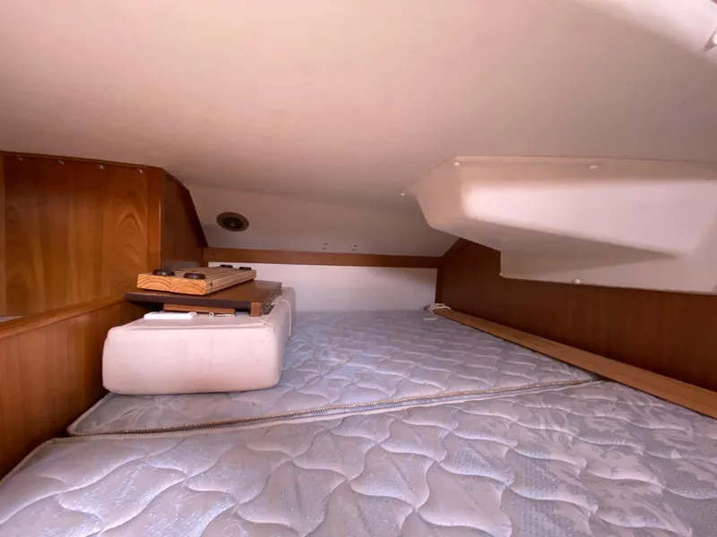 Slide: The Image of 2004 Catalina 350 Glamorgan - 51