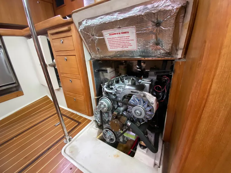 Slide: The Image of 2004 Catalina 350 Glamorgan - 58