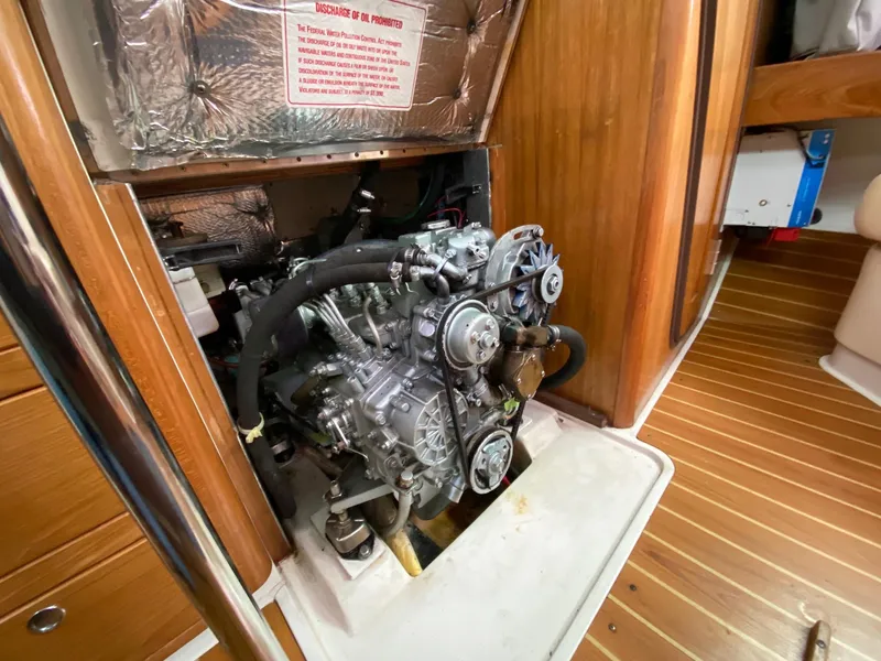 Slide: The Image of 2004 Catalina 350 Glamorgan - 59