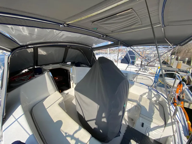 Slide: The Image of 2004 Catalina 350 Glamorgan - 6
