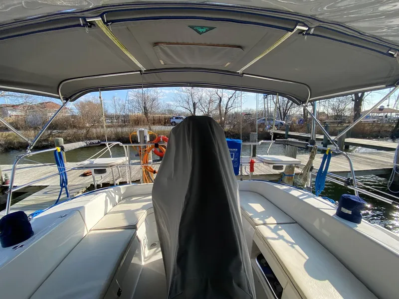 Slide: The Image of 2004 Catalina 350 Glamorgan - 7