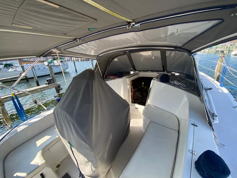 Slide: The Image of 2004 Catalina 350 Glamorgan - 8