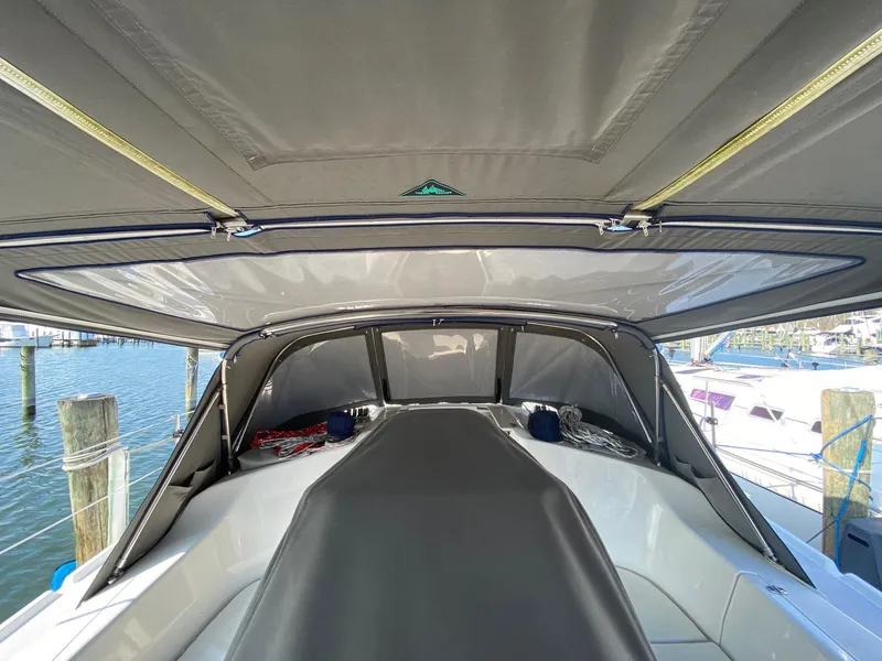 Slide: The Image of 2004 Catalina 350 Glamorgan - 9