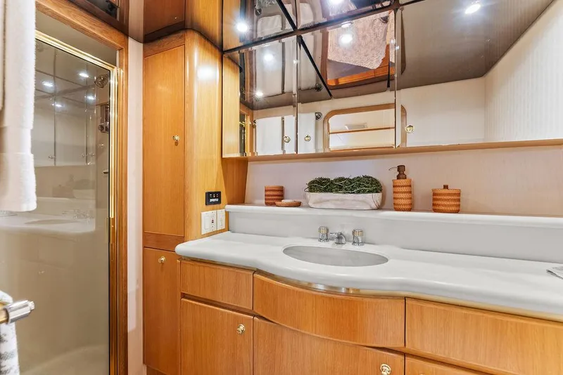 Slide: The Image of Master stateroom Head/Shower - 22