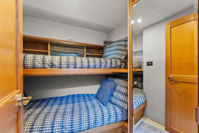 Slide: The Image of Guest cabin bunkroom - 28