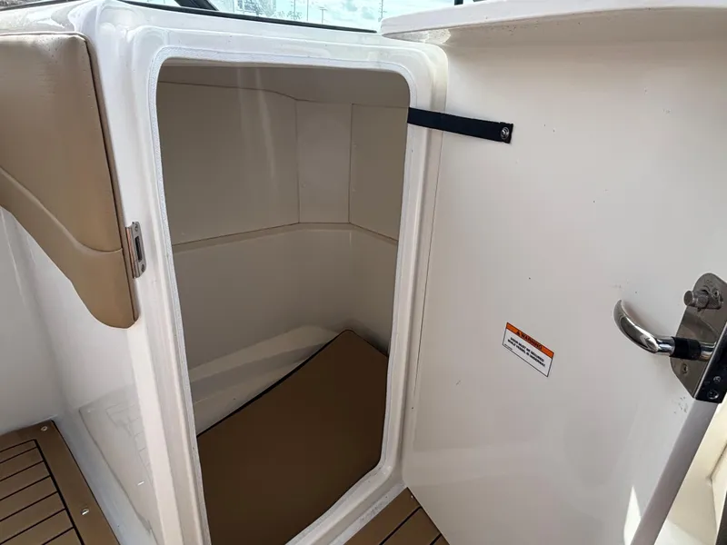 Slide: The Image of Sea Ray SPX 230 2021 - 52