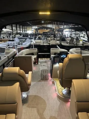 Slide: The Image of Veranda Relax RC VR22RC W/Yamaha 300 2025 - 15