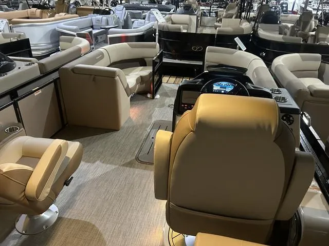 Slide: The Image of Veranda Relax RC VR22RC W/Yamaha 300 2025 - 16