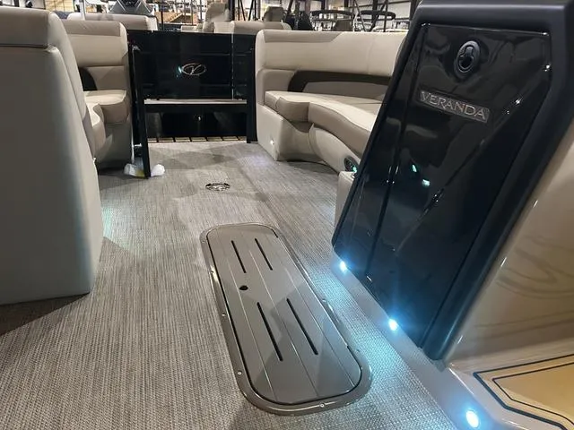 Slide: The Image of Veranda Relax RC VR22RC W/Yamaha 300 2025 - 17