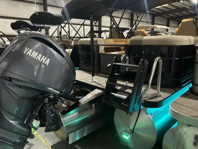 Slide: The Image of Veranda Relax RC VR22RC W/Yamaha 300 2025 - 20