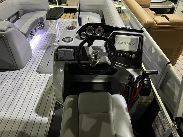 Slide: The Image of SunCatcher Fusion Series 324RC W/Yamaha 250 "SHO" 2025 - 13