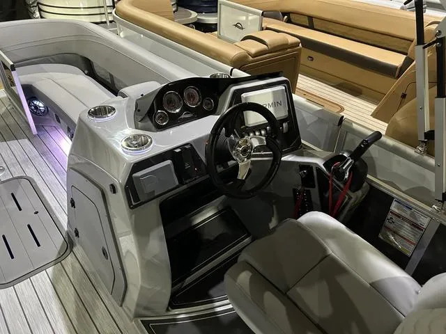 Slide: The Image of SunCatcher Fusion Series 324RC W/Yamaha 250 "SHO" 2025 - 14