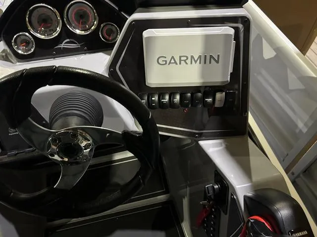 Slide: The Image of SunCatcher Fusion Series 324RC W/Yamaha 250 "SHO" 2025 - 15