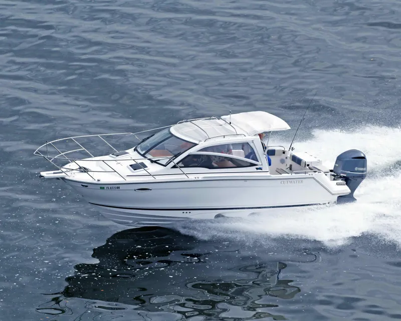 The Image of Cutwater C-242 Sport Coupe 2017 - 0