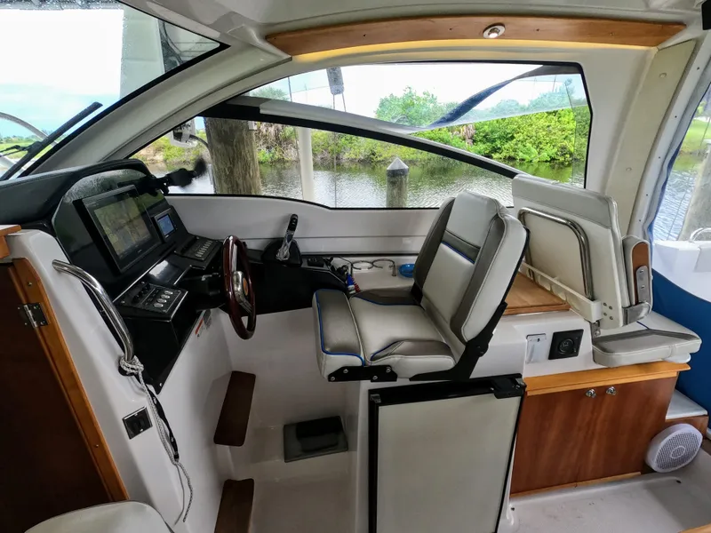 Slide: The Image of Cutwater C-242 Sport Coupe 2017 - 22