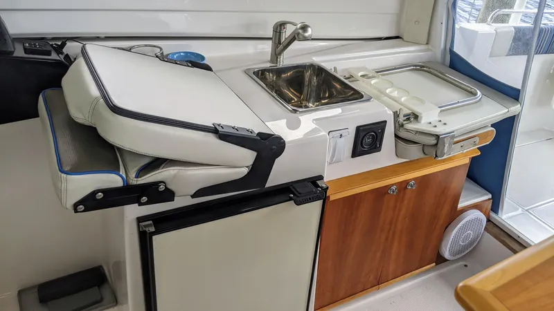 Slide: The Image of Cutwater C-242 Sport Coupe 2017 - 24