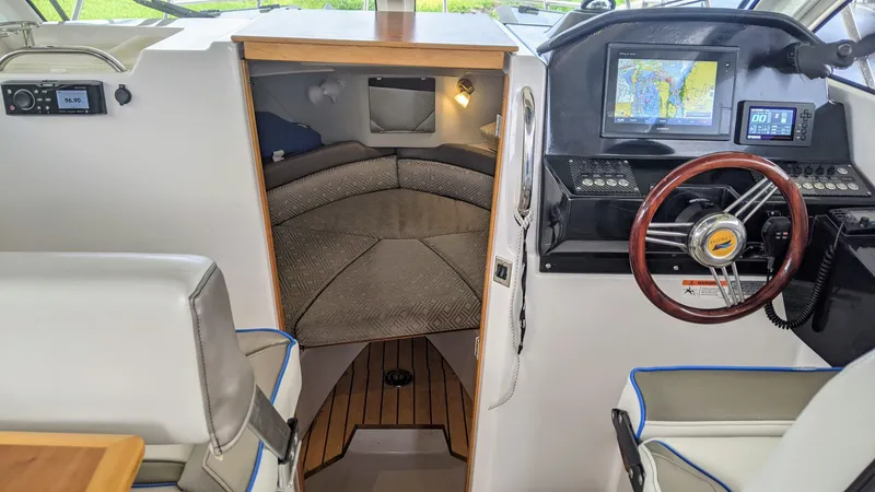 Slide: The Image of Cutwater C-242 Sport Coupe 2017 - 28