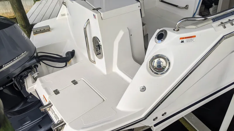 Slide: The Image of Cutwater C-242 Sport Coupe 2017 - 8