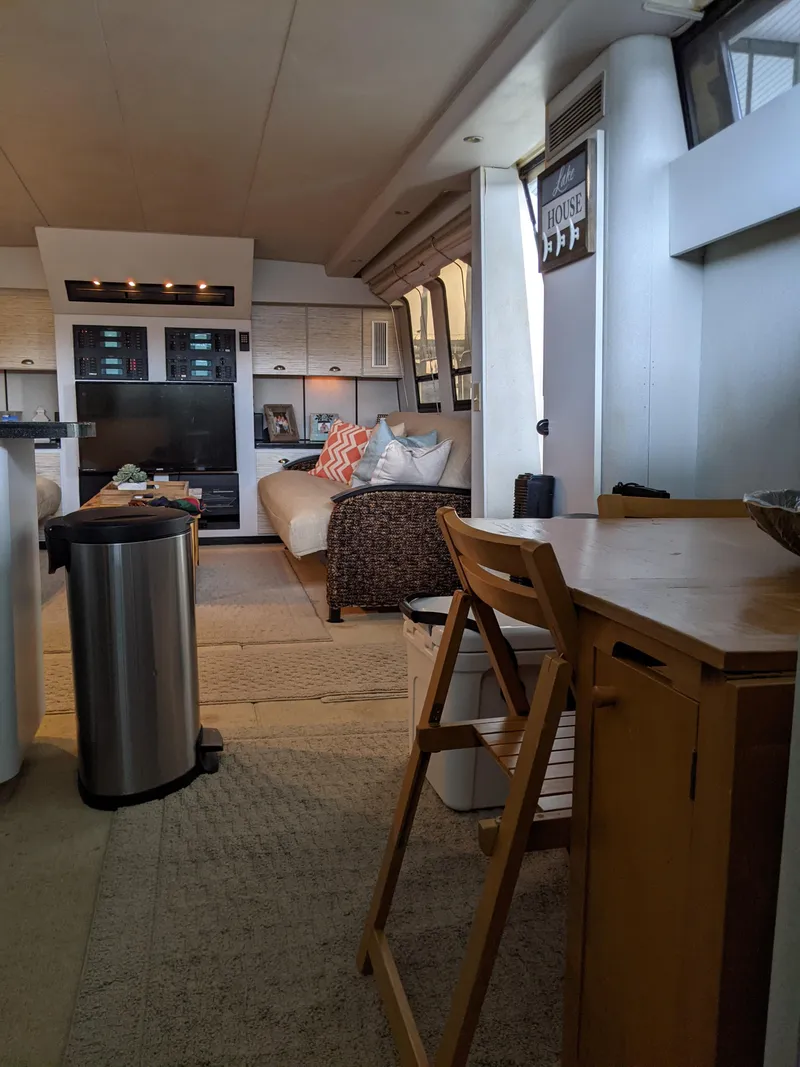 Slide: The Image of Mainship 41 Grand Salon 1989 - 50