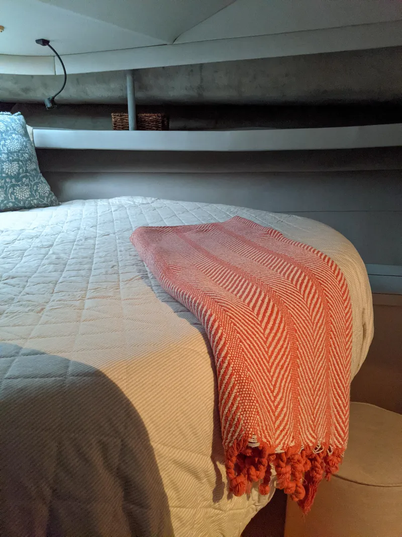 Slide: The Image of Mainship 41 Grand Salon 1989 - 53