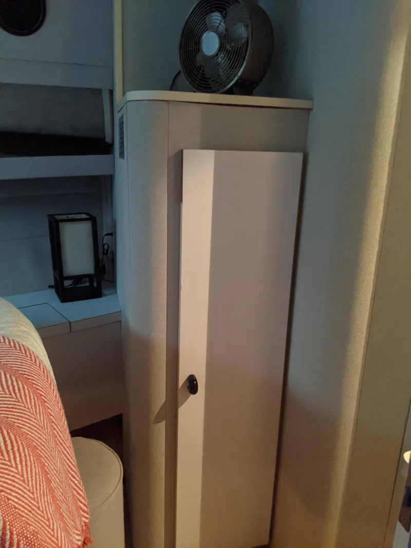 Slide: The Image of Mainship 41 Grand Salon 1989 - 54