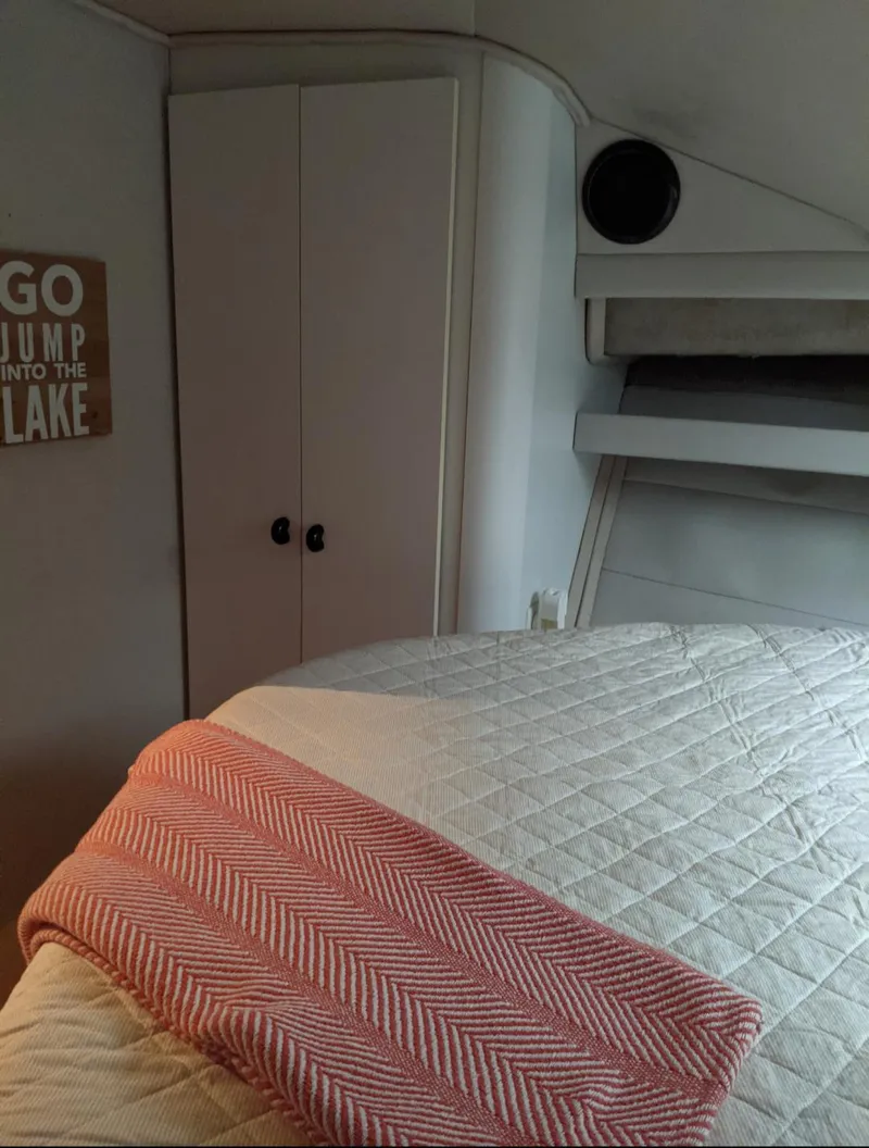 Slide: The Image of Mainship 41 Grand Salon 1989 - 55