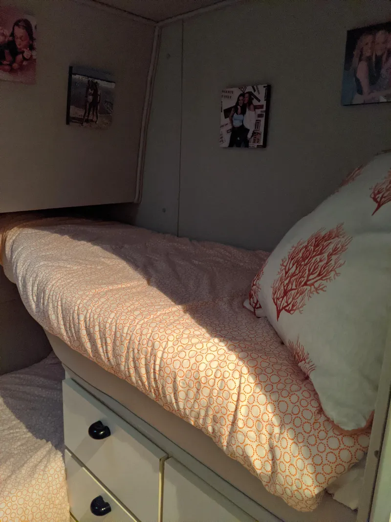 Slide: The Image of Mainship 41 Grand Salon 1989 - 60