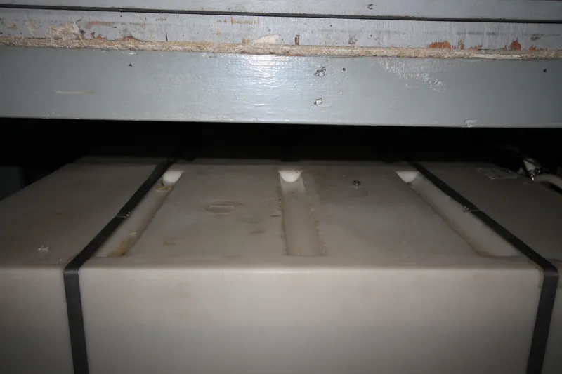 Slide: The Image of Mainship 41 Grand Salon 1989 - 64