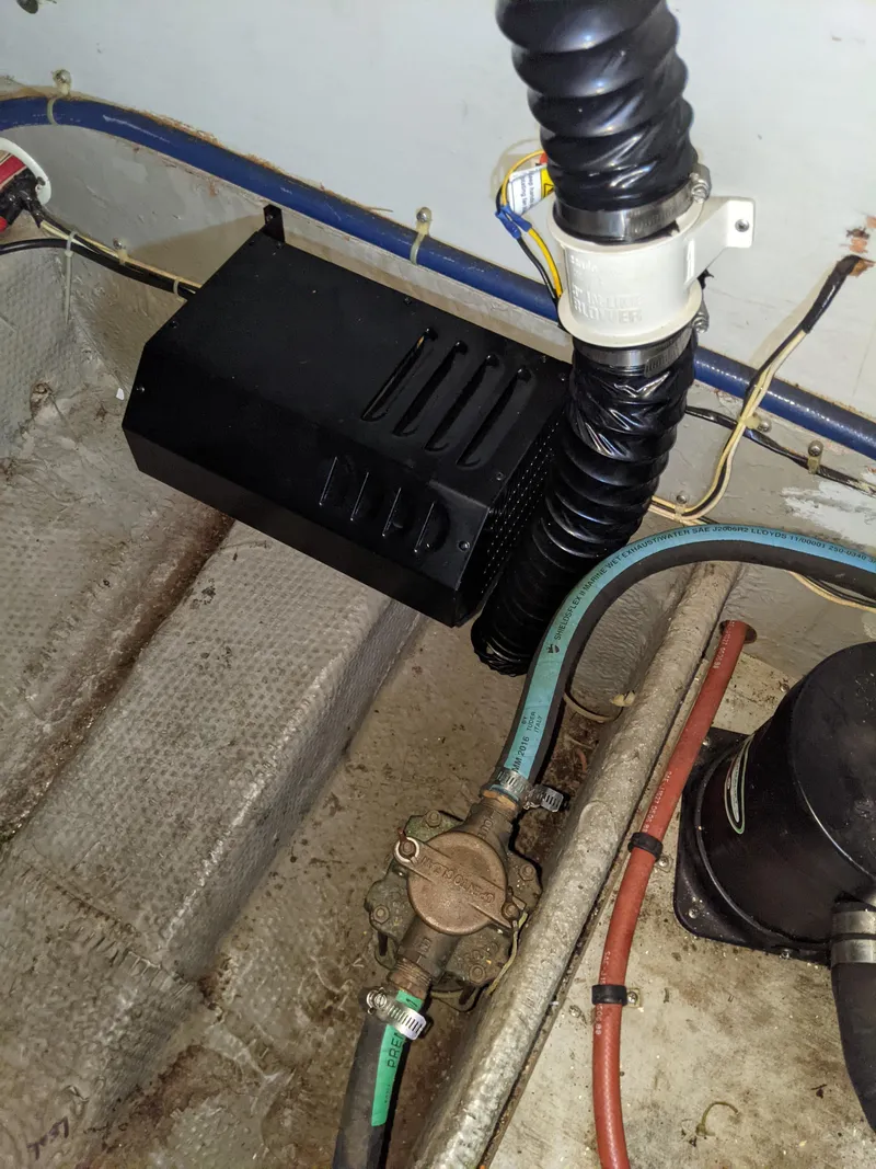 Slide: The Image of Mainship 41 Grand Salon 1989 - 77