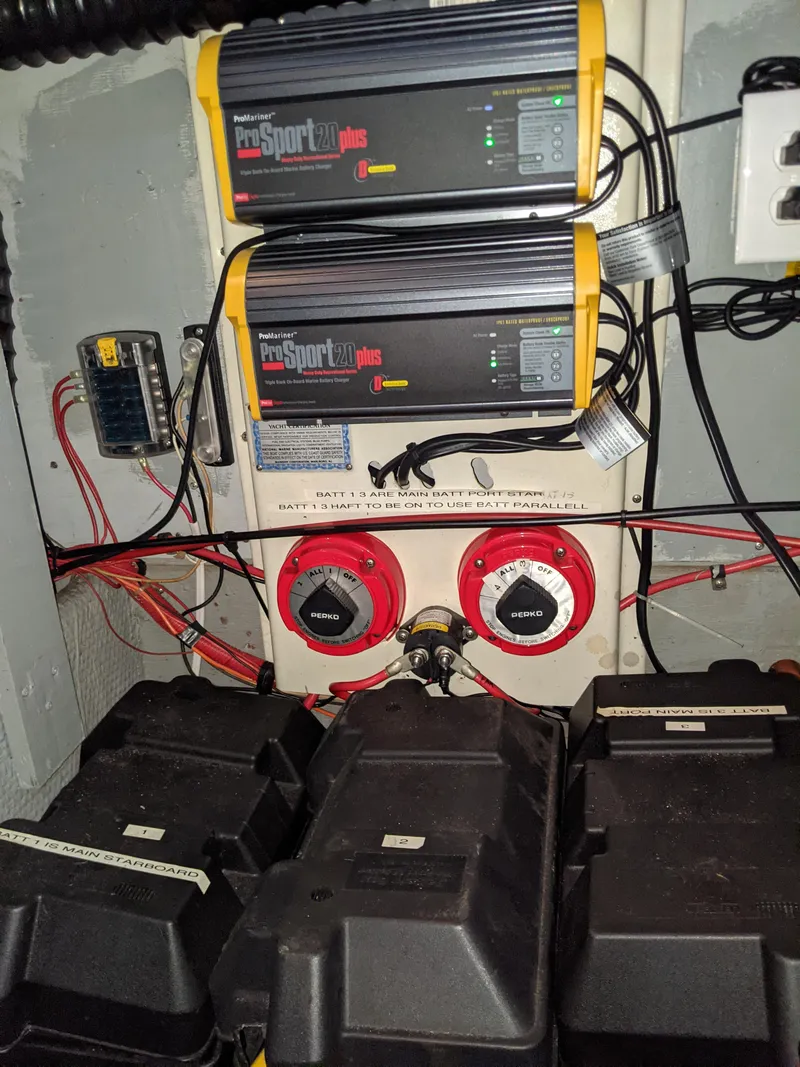 Slide: The Image of Mainship 41 Grand Salon 1989 - 78