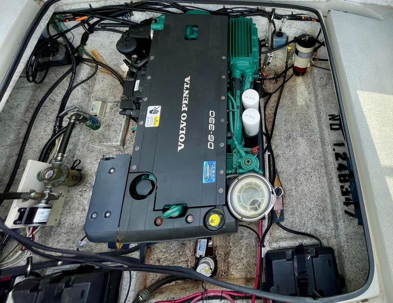 Slide: The Image of Engine compartment of a 2012 Farallon 2800 Whaleback with Volvo Penta D6-370 engine. - 14