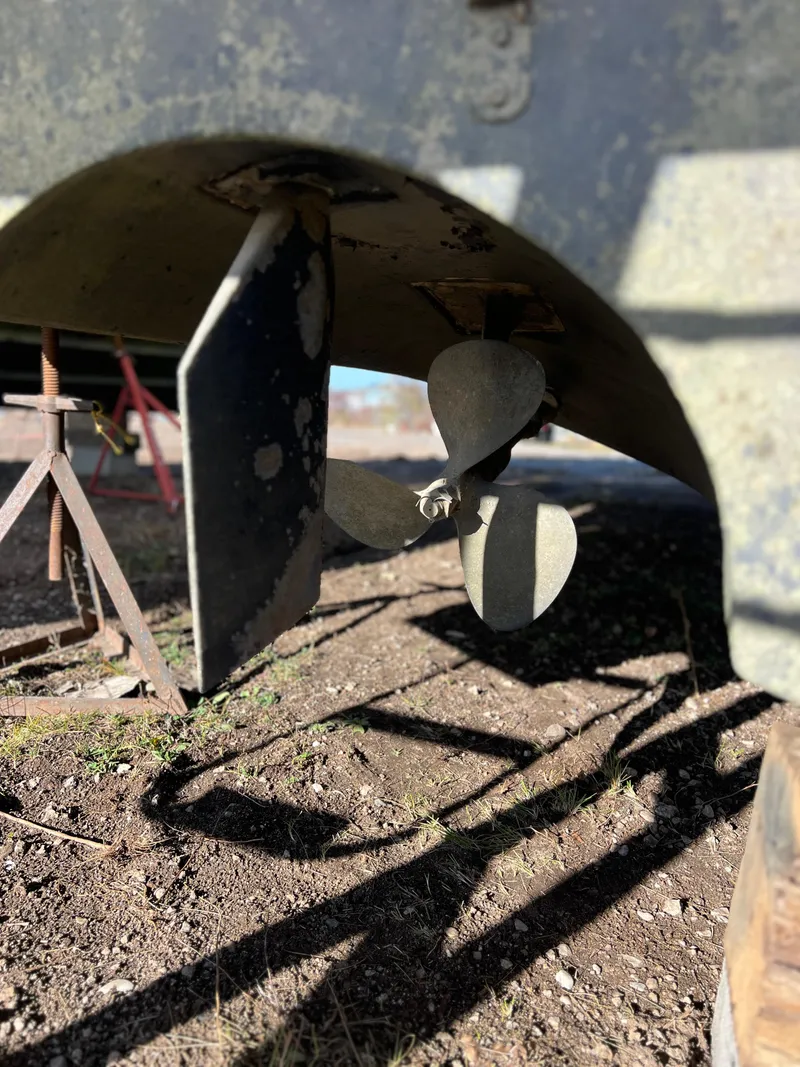 Slide: The Image of Close-up of 1989 Sea Ray 390 Express Cruiser propeller and rudder. - 37