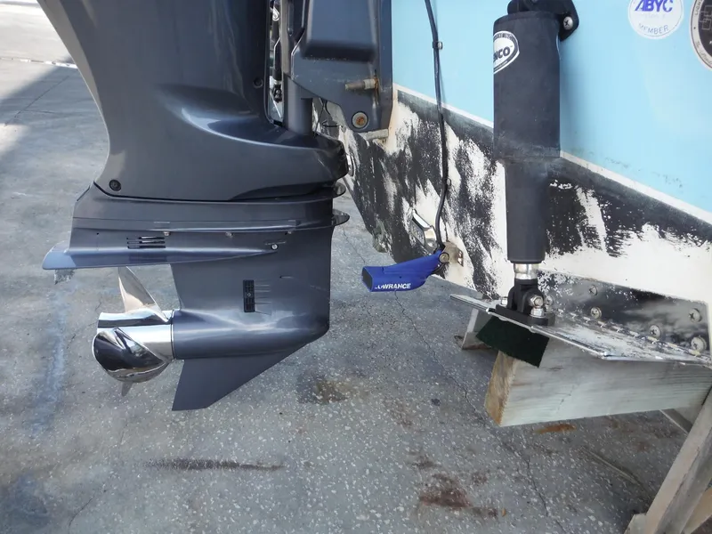 Slide: The Image of 2016 Sea Hunt Escape 235 SE boat motor and propeller detail. - 34