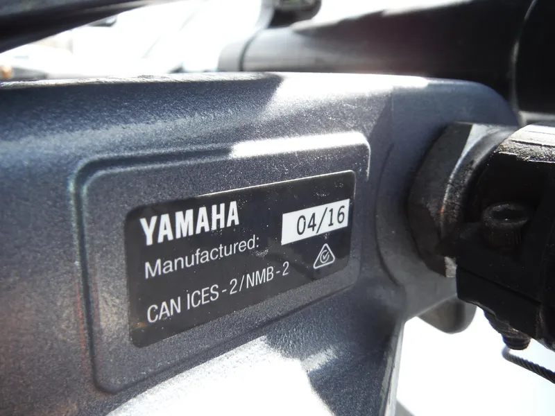 Slide: The Image of Yamaha engine label on a 2016 Sea Hunt Escape 235 SE boat, manufactured April 2016. - 37